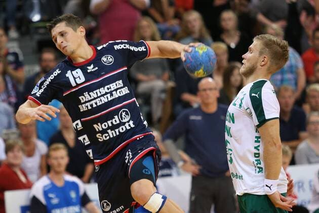 SG Flensburg Handewitt - Skjern Handbold, Jacob Cement Cup; Flensburg, 04.08.17 Flensburg, 04.08.17, Handball, Bundesliga, Testspiel, Jacob Cement Cup, Saison 2017 2018, SG Flensburg Handewitt - Skjern Handbold : Marius Steinhauser (SG Flensburg-Handewitt, 19), Rene Rasmussen (Skjern Handbold, 21) xmmkx