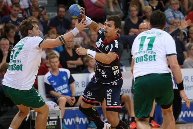 SG Flensburg Handewitt - Skjern Handbold, Jacob Cement Cup; Flensburg, 04.08.17 Flensburg, 04.08.17, Handball, Bundesliga, Testspiel, Jacob Cement Cup, Saison 2017 2018, SG Flensburg Handewitt - Skjern Handbold : Rasmus Lauge Schmidt (SG Flensburg-Handewitt, 25), Lasse Hamann-Boeriths (Skjern Handbold, 17), Jonathan Stenbaecken (Skjern Handbold, 11) xmmkx