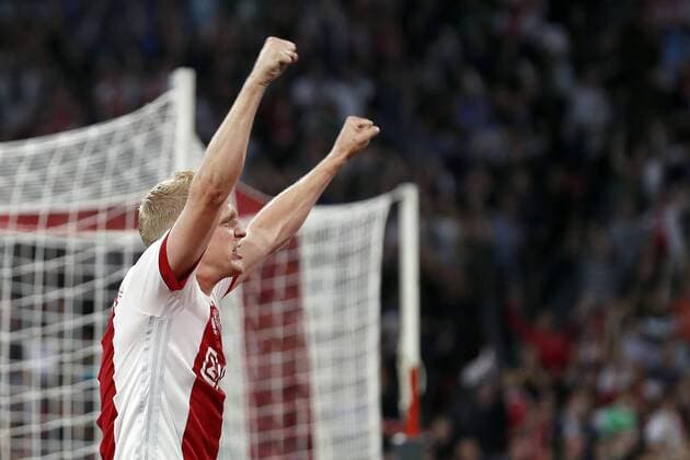 Donny van de Beek of Ajax during the UEFA Champions League third round qualifying first leg match between Ajax Amsterdam and OGC Nice at the Amsterdam Arena on August 02, 2017 in Amsterdam, The Netherlands Ajax v OGC Nice UEFA Champions League 2017 2018 xVIxVIxImagesx xMauricexvanxSteenxIVx 8388530
