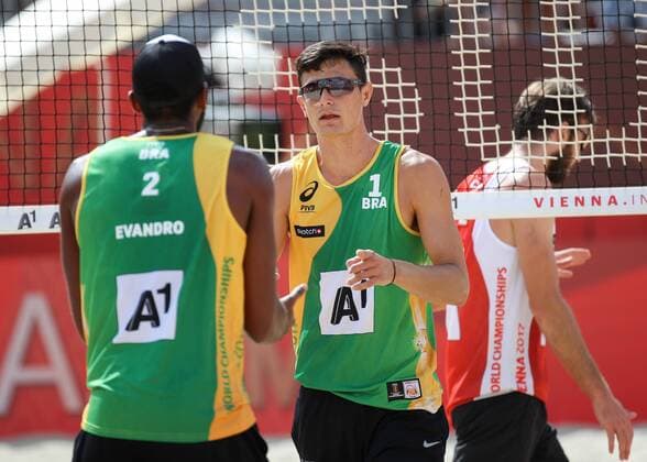 Beach volleyball Beachvolleyball - FIVB World Championships 2017 VIENNA,AUSTRIA,05.AUG.17 - BEACH VOLLEYBALL - FIVB World Championships. Image shows the rejoicing of Andre Loyola Stein and Evandro Goncalves Oliveira Junior (BRA). GEPAxpictures xChristianxWalgram