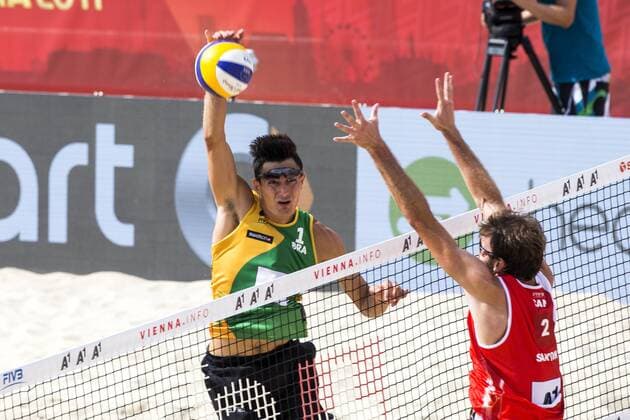 VIENNA, AUSTRIA - AUGUST 05: Andre Loyola Stein of Brazil competes against Ben Saxton of Canada during Day 9 of the FIVB Beach volleyball Beachvolleyball World Championships 2017 on August 5, 2017 in Vienna, Austria. (Photo by Michael Kunkel Hoch Zwei) Vienna Austria xHOCHxZWEIx
