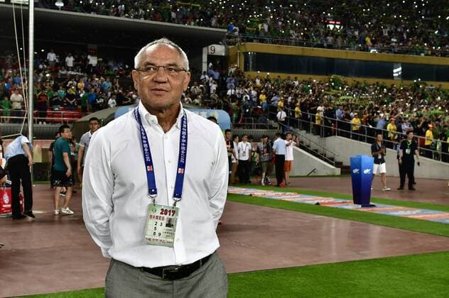 Head coach Felix Magath of Shandong Luneng reacts as he watches his players competing against Beijing Sinobo Guoan in their 20th round match during the 2017 Chinese Football Association Super League (CSL) in Beijing, China, 5 August 2017. Shandong Luneng competes against Beijing Sinobo Guoan at 20th round of 2017 CSL  20170805_81296