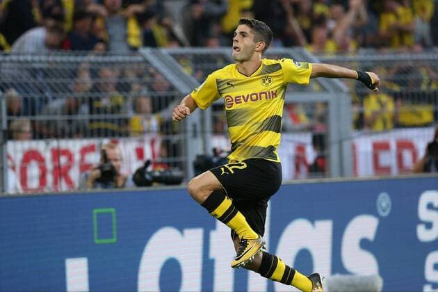 Fußball Supercup 2017 Borussia Dortmund - FC Bayern München am 05.08.2017 im Signal Iduna Park in Dortmund Christian Pulisic (Dortmund) erzielt das Tor zum 1 zu 0 und jubelt MH