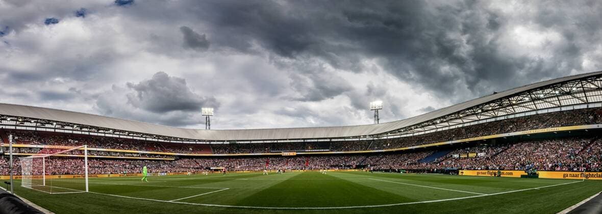 ROTTERDAM - Feyenoord - Vitesse , Voetbal , Seizoen 2017 2018 , Johan Cruijff Schaal XXII , Stadion Feijenhoord de Kuip , 05-08-2017 , eindstand 1-1 Feyenoord wint op penalties , panorama overzicht van de kuip in Johan Cruijff Schaal kleuren Feyenoord - Vitesse  x1663855x