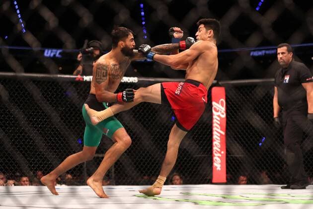 Ultimate Fighting, UFC Kampfabend in Mexiko-Stadt August 5, 2017 - EUM20170805DEP30.JPG .CIUDAD DE MEXICO Mixed Martial ArtsArtes marciales mixtas-UFC.- Combate del Fight Night de la UFC entre el mexicano Jose Teco Quinonez (verde) y el chileno Diego Rivas (rojo), 5 de agosto de 2017, Arena Ciudad Mexico. Foto: Agencia EL UNIVERSALValente RosasJMA Latin News: August 5, 2017  - ZUMAu78_ 20170805_zaf_u78_107 Copyright: xElxUniversalx