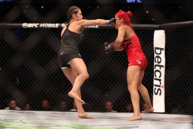 Ultimate Fighting, UFC Kampfabend in Mexiko-Stadt August 6, 2017 - EUM20170806DEP07.JPG .CIUDAD DE MEXICO Mixed Martial ArtsArtes marciales mixtas-UFC.- Combate del Fight Night de la UFC entre la mexicana Alexa Grasso (negro) y la canadiense Randa Markos (rojo), Quiet Storm , 5 de agosto de 2017, Arena Ciudad Mexico. Foto: Agencia EL UNIVERSALValente RosasJMA. Latin News: August 6, 2017  - ZUMAu78_ 20170806_zaf_u78_008 Copyright: xElxUniversalx
