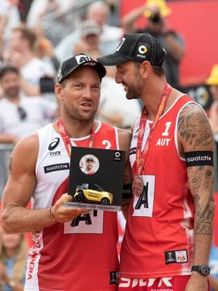 Beach volleyball Beachvolleyball - FIVB World Championships 2017 VIENNA,AUSTRIA,06.AUG.17 - BEACH VOLLEYBALL - FIVB World Championships, men, award ceremony. Image shows Clemens Doppler and Alexander Horst (AUT). Keywords: medals, trophy. GEPAxpictures xMaticxKlansek
