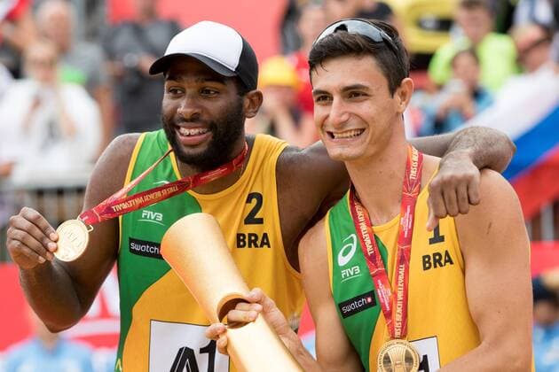 Beach volleyball Beachvolleyball - FIVB World Championships 2017 VIENNA,AUSTRIA,06.AUG.17 - BEACH VOLLEYBALL - FIVB World Championships, men, award ceremony. Image shows Andre Loyola Stein and Evandro Goncalves Oliveira Junior (BRA). Keywords: medals. GEPAxpictures xMaticxKlansek