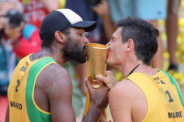 Bilder des Tages - SPORT Beach volleyball Beachvolleyball - FIVB World Championships 2017 VIENNA,AUSTRIA,06.AUG.17 - BEACH VOLLEYBALL - FIVB World Championships. Image shows the rejoicing of Andre Loyola Stein and Evandro Goncalves Oliveira Junior (BRA). GEPAxpictures xChristianxWalgram