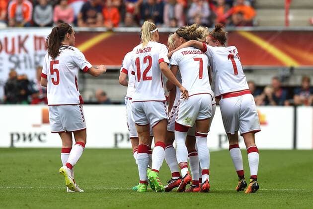 Fußball UEFA Women s Euro Finale Niederlande - Dänemark am 06.08.2017 im FC Twente Stadion in Enschede Torjubel zum 2:2 durch Pernille Harder ( Dänemark ) xRx