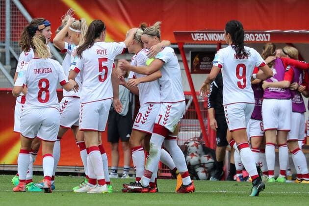 Spielerinnen aus Dänemark, dänische Fußballerinnen, jubeln über das Tor zum 2:2, Jubel, Torjubel, Torerfolg, celebrate the goal, goal, celebration, Jubel ueber das Tor, optimistisch, Action, Aktion, Fussball, UEFA Women s EURO 2017, Finale, Niederlande - Dänemark, xozx