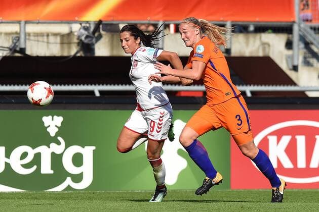 Fußball UEFA Women s Euro Finale Niederlande - Dänemark am 06.08.2017 im FC Twente Stadion in Enschede Nadia Nadim ( Dänemark ), links - Stephanie van der Gragt ( Niederlande ), rechts xRx