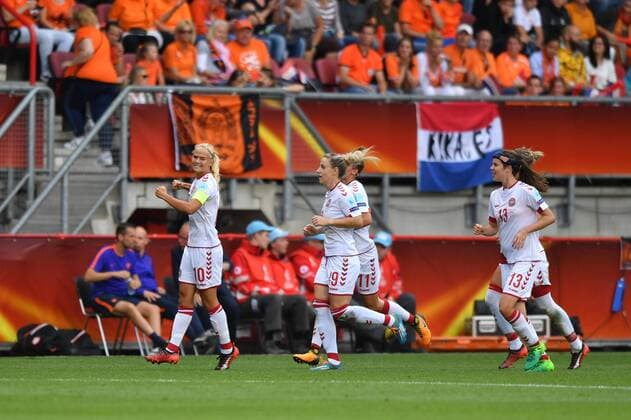 Jubel, Freuen, celebrate, happy, cheer , Goal Celebration Pernille Harder (Daenemark, Denmark) (10) nach ihrem 2:2 Ausgleich, Jubel zur Tribüne, Fussball, UEFA Women s EURO 2017, Finale, Niederlande - Dänemark, xmkx
