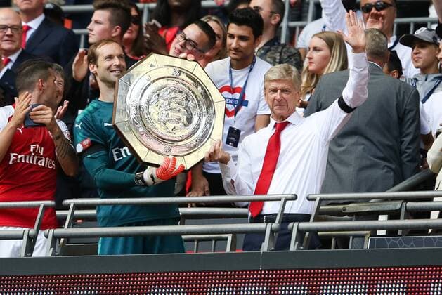 Fußball, Trainerhistorie, FC Arsenal Themen der Woche - SPORT Bilder des Tages - SPORT Manager of Arsenal Arsene Wenger and Petr Cech of Arsenal lift the Shield after the The FA Community Shield match at Wembley Stadium, London. Picture date 6th August 2017. Picture credit should read: Charlie Forgham-Bailey Sportimage EDITORIAL USE ONLY. No use with unauthorised audio, video, data, fixture lists, club league logos or live services. Online in-match use limited to 120 images, no video emulation. No use in betting, games or single club league player publications.
