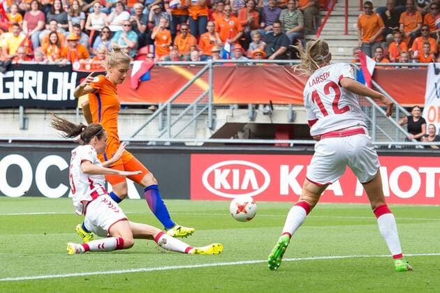 Enschede, Niederlande 19.07.2017, UEFA Frauen-EM, 2017, women s Euro 2017, Finale, Niederlande - Daenemark, Shanice van de Sanden (NED) und ( DeFodi001