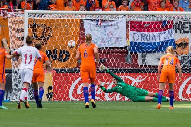 Enschede, Niederlande 19.07.2017, UEFA Frauen-EM, 2017, women s Euro 2017, Finale, Niederlande - Daenemark, TOR zum 0:1 durch Nadia Nadim (DEN) ( DeFodi001