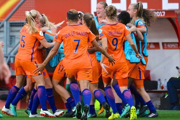 Netherlands v Denmark UEFA Women s Euros 2017 Netherlands players celebrate after Sherida Spitse of Netherlands scores their third goal to make it Netherlands 3 Denmark 2 during the UEFA Women s Euros 2017 Final match at De Grolsch Veste, Enschede Copyright: xKristianxKanex FIL-10496-0075 UK Newspapers OUT