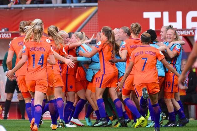 Netherlands v Denmark UEFA Women s Euros 2017 Netherlands players celebrate after Sherida Spitse of Netherlands scores their third goal to make it Netherlands 3 Denmark 2 during the UEFA Women s Euros 2017 Final match at De Grolsch Veste, Enschede Copyright: xKristianxKanex FIL-10496-0076 UK Newspapers OUT