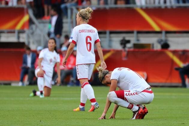 v.li.: Nadia Nadim (Dänemark, 9), Nanna Christiansen (Dänemark, 6), Sanne Troelsgaard (Dänemark, 7), enttäuscht schauend, Enttäuschung, Frustration, disappointed, pessimistisch, Fussball, UEFA Women s EURO 2017, Finale, Niederlande - Dänemark, xozx