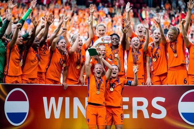Bilder des Tages - SPORT Fußball, Frauen EM, Niederlande ist Europameister ENSCHEDE, 06-08-2017 , EK Vrouwenvoetbal 2017 , Women s Euro 2017 , Finale Nederland - Denemarken , FC Twente Stadion de Grolsch Veste , Nederland wint de finale met 4-2 en viert het Europees kampioenschap Nederland - Denemarken Finale  x1664977x