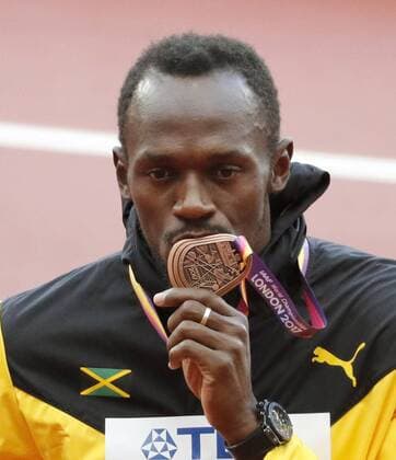 Usain Bolt of Jamaica kisses his bronze medal on the podium during the men s 100m award ceremony at the London 2017 IAAF World Championships in London, Britain, 06 August 2017. Justin Gatlin of the USA won the gold medal and the second placed compatriot Christian Coleman. London 2017 IAAF World Championships !ACHTUNG: NUR REDAKTIONELLE NUTZUNG!  Copyright: xLavandeiraxjrx LON 20170806-636376472905919315