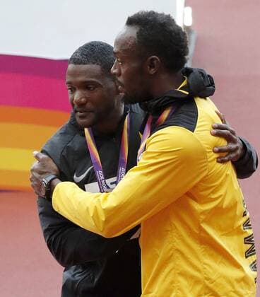 Justin Gatlin (L) of the USA greets Usain Bolt (R) of Jamaica on the podium after winning the men s 100m final at the London 2017 IAAF World Championships in London, Britain, 06 August 2017. Gatlin won the gold medal ahead of his second placed compatriot Christian Coleman and third placed Usain Bolt of Jamaica. London 2017 IAAF World Championships !ACHTUNG: NUR REDAKTIONELLE NUTZUNG!  Copyright: xLavandeiraxjrx LON 20170806-636376474398059315