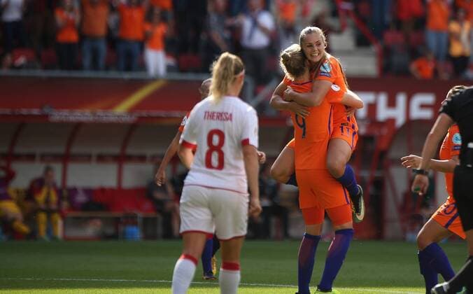06.08.2017 xcex Niederlande, Holland, Dänemark, Fussball, Frauenfussball, Europameisterschaft UEFA Women s Euro 2017, Finale Niederlande gegen Dänemark Lieke Martens freut sich mit Vivianne Miedema (NED) über ihr Tor, Schrei, Jubel, Torjubel, Emotionen