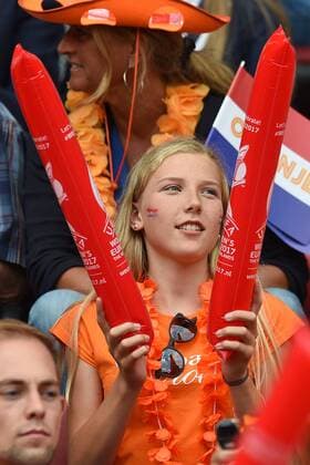 Fußball UEFA Women s Euro Finale Niederlande - Dänemark am 06.08.2017 im FC Twente Stadion in Enschede Weiblicher Fan der Niederlande xRx