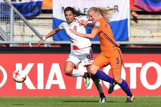 Fußball UEFA Women s Euro Finale Niederlande - Dänemark am 06.08.2017 im FC Twente Stadion in Enschede Nadia Nadim ( Dänemark ), links - Stephanie van der Gragt ( Niederlande ), rechts xRx