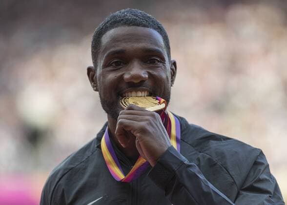 Athletics - 2017 IAAF London World Athletics Championships - Day Three, Evening Session 100m Men s Medal Ceremony Justin Gatlin (United States) bites his Gold medal at the London Stadium COLORSPORT DANIEL BEARHAM  csp_WrlAth_d3PM