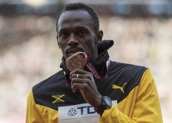 Athletics - 2017 IAAF London World Athletics Championships - Day Three, Evening Session 100m Men s Medal Ceremony Usain Bolt (Jamaica) with his Bronze medal at the London Stadium COLORSPORT DANIEL BEARHAM  csp_WrlAth_d3PM