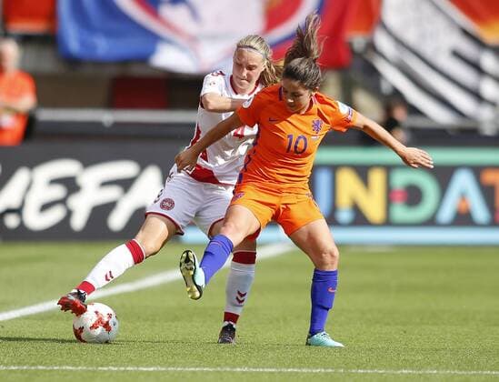 (170807) -- ENSCHEDE, Aug. 7, 2017 -- Danielle van de Donk (R) of the Netherlands vies with Maja Kildemoes of Denmark during the UEFA Women s EURO 2017 soccer tournament final match in Enschede, the Netherlands, Aug. 6, 2017. The Netherlands won 4-2 and claimed the title. ) (SP)NETHERLANDS-ENSCHEDE-UEFA-WOMEN S EURO 2017 FINAL-NETHERLANDS VS DENMARK YexPingfan 