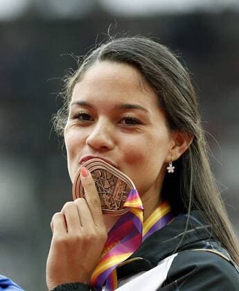 Venezuelan Robeilys Peinado celebrates her bronce medal after the pole vault final at the London 2017 IAAF World Championships in London, Britain, 07 August 2017. London 2017 IAAF World Championships !ACHTUNG: NUR REDAKTIONELLE NUTZUNG!  Copyright: xLavandeiraxjr.x 20170807-636377317539040611