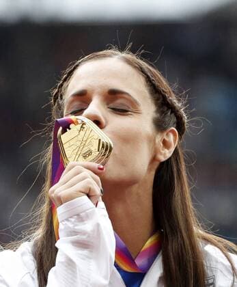 Bilder des Tages - SPORT Gold medalist Ekaterini Stefanidi of Greece during the medal ceremony for the women s Pole Vault at the London 2017 IAAF World Championships in London, Britain, 07 August 2017. London 2017 IAAF World Championships !ACHTUNG: NUR REDAKTIONELLE NUTZUNG!  Copyright: xLavandeiraxjr.x 20170807-636377318317480611