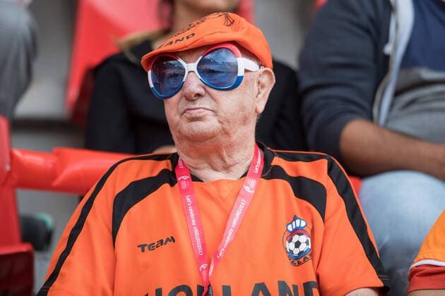 Hollaendischer Fan mit grosser Sonnenbrille, Feature, allgemein, Randmotiv, Finale, Match 31, Niederlande (NED) - Daenemark (DEN) 4:2, am 06.08.2017 in Enschede Niederlande. Fussball Europameisterschaft der Frauen 2017, Niederlande vom 16.07. - 06.08.2017. Â