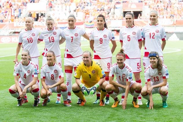 O.R.v.l. Pernille HARDER (DEN), Cecilie SANDVEJ (DEN), Sanne TROELSGAARD (DEN), Nadia NADIM (DEN), Simone Boye Soerensen BOYE (DEN), Stine LARSEN (DEN), u.R.v.l. Maja Ring KILDEMOES (DEN), Theresa Nielsen THERESA (DEN), Torhueterin Torwart Stina Lykke PETERSEN (DEN), Katrine VEJE (DEN), Pedersen Sofie JUNGE (DEN), Finale, Match 31, Niederlande (NED) - Daenemark (DEN) 4:2, am 06.08.2017 in Enschede Niederlande. Fussball Europameisterschaft der Frauen 2017, Niederlande vom 16.07. - 06.08.2017. Â