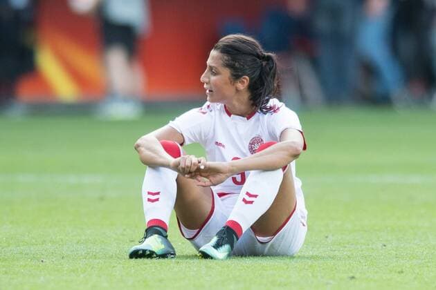 Nadia NADIM (DEN) sitzt traurig auf dem Rasen, enttaeuscht, enttäuscht, Enttäuschung, Enttaeuschung, Finale, Match 31, Niederlande (NED) - Daenemark (DEN) 4:2, am 06.08.2017 in Enschede Niederlande. Fussball Europameisterschaft der Frauen 2017, Niederlande vom 16.07. - 06.08.2017. Â