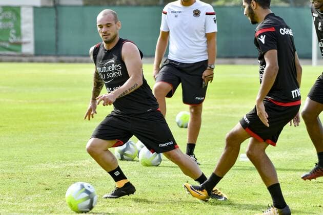 Fußball, OGC Nizza Training Wesley Sneijder (OGC Nice) FOOTBALL : Entrainement de l OGC Nice - Nice - 08 08 2017 NorbertScanella Panoramic 