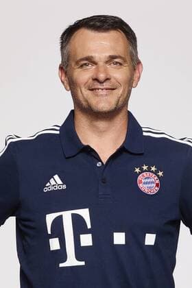 FUSSBALL 1. BUNDESLIGA SAISON 2017 2018 08.08.2017 Fototermin beim FC Bayern Muenchen: Co-Trainer Willy Sagnol Foto: Pressefoto ULMER Pool FC Bayern Muenchen xxNOxMODELxRELEASExx Fussball 1. Bundesliga 2017 2018: Fototermin beim FC Bayern Muenchen