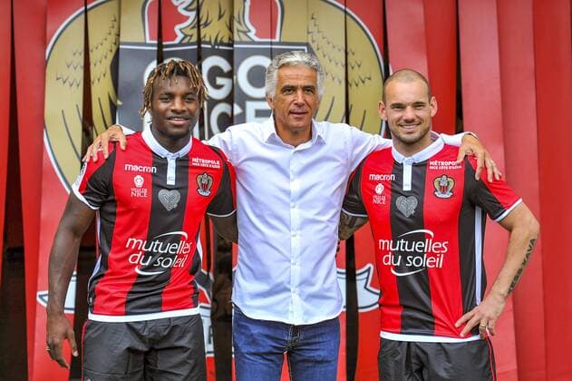 Fußball, OGC Nizza präsentiert Wesley Sneijder Allan Saint Maximin (OGC Nice) - Jean Pierre Rivere (President de l OGC Nice) - Wesley Sneijder (OGC Nice) FOOTBALL : Nouvelles recrues de l OGC Nice - Presentation des joueurs - Nice - 08 08 2017 NorbertScanella Panoramic 