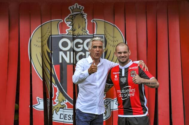Fußball, OGC Nizza präsentiert Wesley Sneijder Jean Pierre Rivere (President de l OGC Nice) - Wesley Sneijder (OGC Nice) FOOTBALL : Nouvelles recrues de l OGC Nice - Presentation des joueurs - Nice - 08 08 2017 NorbertScanella Panoramic 