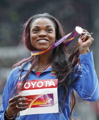 Bilder des Tages - SPORT Colombian athlete Caterine Ibarguen poses with her silver medal in triple jump during the World Athletics Championships at the olympic stadium in London, United Kingdom, 08 August 2017. WORLD ATHLETICS CHAMPIONSHIPS 2017 !ACHTUNG: NUR REDAKTIONELLE NUTZUNG!  Copyright: xLavandeiraxjrx LDN007 20170808-636378214287225841