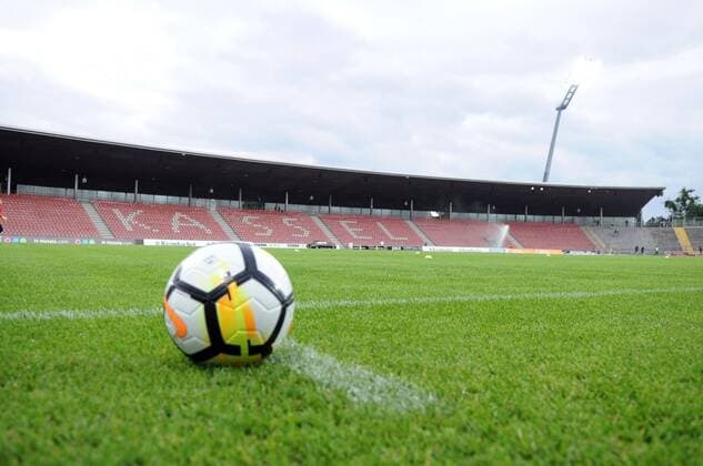 Fußball, Stadiongeschichte KSV Hessen-Kassel Feature, Ball, Auestadion, Totale, Schriftzug Kassel, Platz -- KSV Hessen Kassel vs VfL Wolfsburg, Fussball, Testspiel, 08.08.2017, Kassel Copyright: xSIPPELx xEibner-Pressefotox EP_rsl