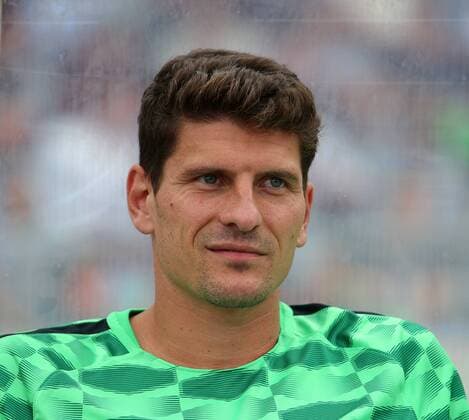 Hessen Kassel vs VfL, Testspiel Kassel, Deutschland. 08.08.2017, FUßBALL - Hessen Kassel vs VfL Wolfsburg, Benefiz, Testspiel, Saison 2017-2018, Auestadion. Bild zeigt: Mario Gomez (VfL Wolfsburg) Kassel
