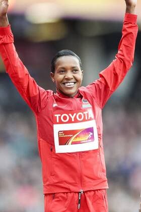 IAAF World Championships vom 04.-13.08.2017; London, 08.08.2017 Siegerehrung 1500m - Faith Chepngetich Kipyegon (KEN) am 08.08.2017 im London Stadium waehrend der IAAF World Championships vom 04.-13.08.2017 in London (Great Britain). xakx