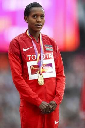 IAAF World Championships vom 04.-13.08.2017; London, 08.08.2017 Siegerehrung 1500m - Faith Chepngetich Kipyegon (KEN) am 08.08.2017 im London Stadium waehrend der IAAF World Championships vom 04.-13.08.2017 in London (Great Britain). xakx
