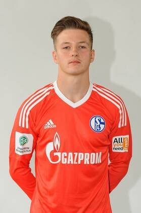 Torhueter Yannic Lenze ( Schalke 04 U 17 Portrait Halbportrait ) 08.08.2017 --- Fussball --- Bundesliga West--- Fototermin Schalke 04 U 17 Gelsenkirchen Copyright: xThomasxThienelx Eibner-Pressefotox EP_ttl