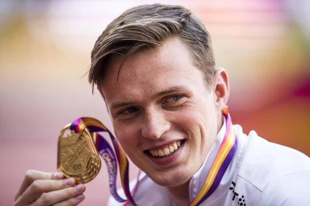 Bilder des Tages - SPORT Leichtathletik, WM, Siegerehrung 400m Hürden Herren 170810 Norges Karsten Warholm jublar med guldmedaljen pa prisceremonin för 400m häck under dag sju av friidrotts-VM den 10 augusti 2017 i London.  Copyright: JOELxMARKLUND BB170810JM006