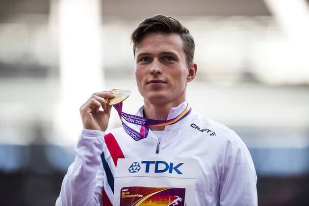 Leichtathletik, WM, Siegerehrung 400m Hürden Herren 170810 Norges Karsten Warholm jublar med guldmedaljen pa prisceremonin för 400m häck under dag sju av friidrotts-VM den 10 augusti 2017 i London.  Copyright: JONxOLAVxNESVOLD BB170810JE002