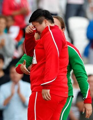 (170811) -- LONDON, Aug. 11, 2017 -- Gold medalist Gong Lijiao bursts into tears during the awarding ceremony for women s shot put at the 2017 IAAF World Championships in London, Britain, on Aug. 10, 2017. Wang Lili) (SP)BRITAIN-LONDON-ATHLETICS-IAAF-WORLD CHAMPIONSHIPS LuoxHuanhuan 